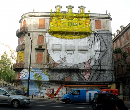 Blu et Os Gemeos font une peinture murale géante à Lisbonne 2