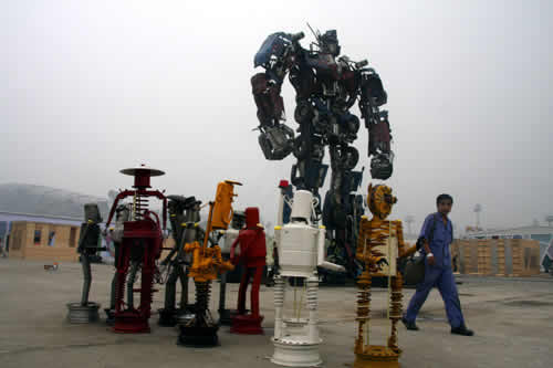 Un vrai transformers fait en voitures 14