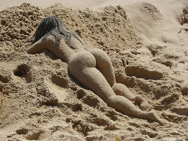 10 sculptures de sable sexy 3