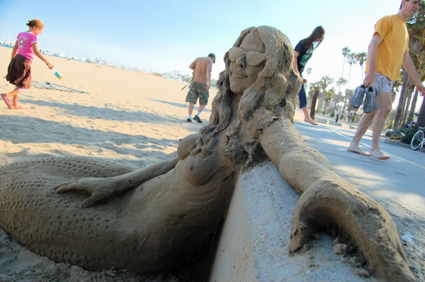 10 sculptures de sable sexy 2
