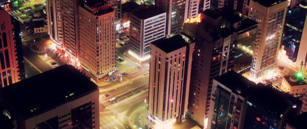 Superbe time-lapse de nuit d'Abu Dhabi 1