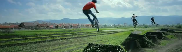 The Earth Beat - Vidéo dans un DirtPark 3