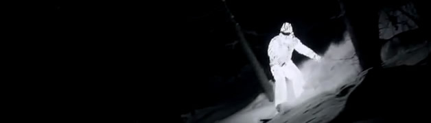 Un Snowboarder illuminé de LED