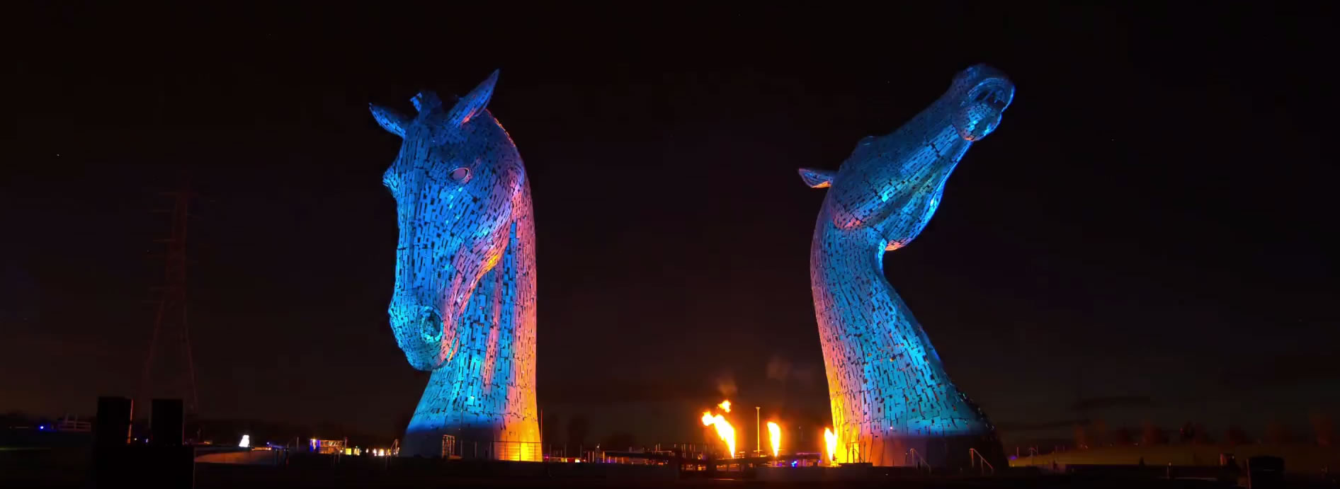 Sculpture géantes de chevaux (The Kelpies) en sons et lumières