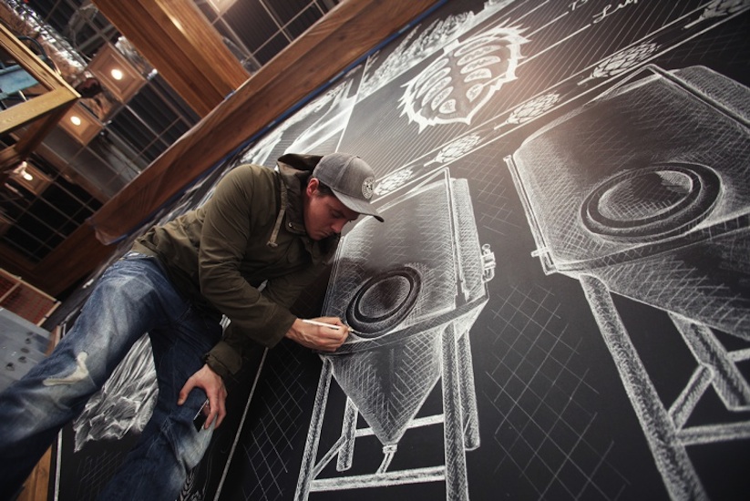 Typographie : La magnifique fresque de craie de Ben Johnston