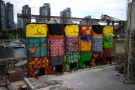 Street Art – Os Gemeos illustrent les silos de Vancouver