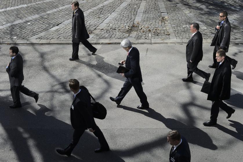 epa04986417 YEARENDER 2015 MARCH US Secretary of State John Kerry, (C), walks as he takes a break for the lunch time after a bilateral meeting with Iranian Foreign Minister Mohammad Javad Zarif (not pictured) for a new round of Nuclear Iran Talks, in Montreux, Switzerland, 03 March 2015. EPA/JEAN-CHRISTOPHE BOTT