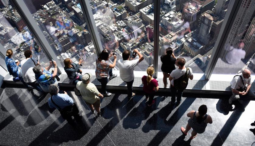 epaselect epa04774395 Visitors look out over city streets from the One World Observatory at One World Trade Center in New York, New York, USA, 29 May 2015. The observatory, which is on floors 100 to 102 of the building and allows panoramic views of the New York city area, officially opened to the public on 29 May. EPA/JUSTIN LANE