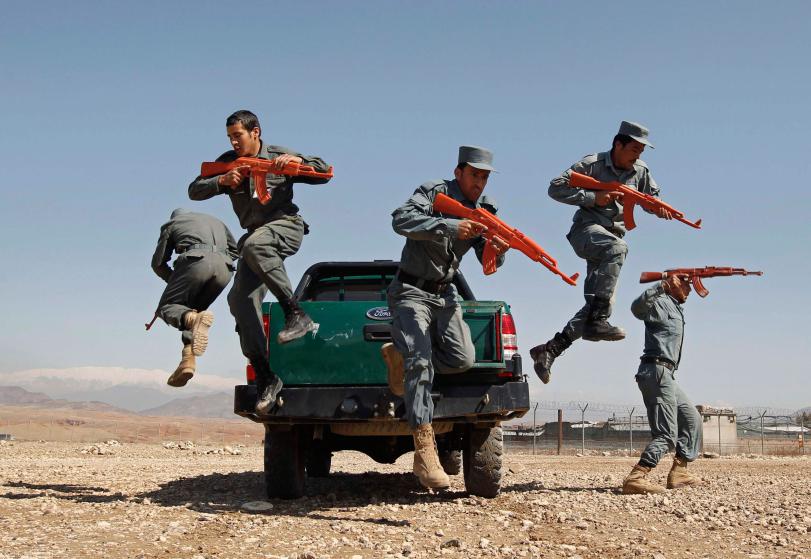 Afghan policemen display their skills at a police training centre in Nangarhar Province March 9, 2015. REUTERS/Parwiz (AFGHANISTAN - Tags: CRIME LAW TPX IMAGES OF THE DAY)