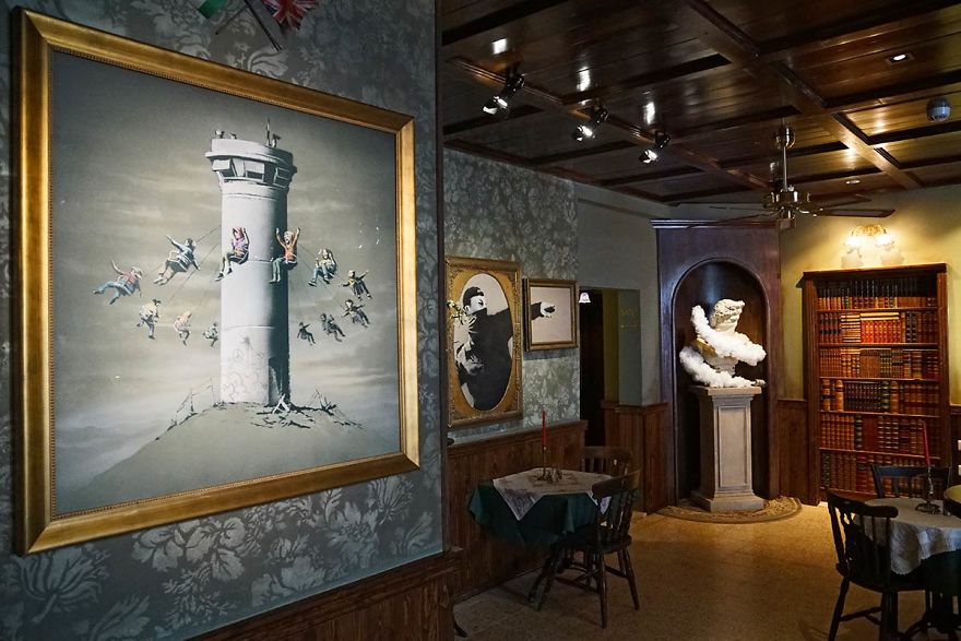 BANKSY Décore le Walled Off Hotel 10