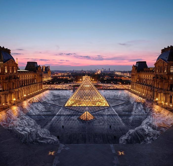 Superbe anamorphose sur la place du Louvre à Paris 6