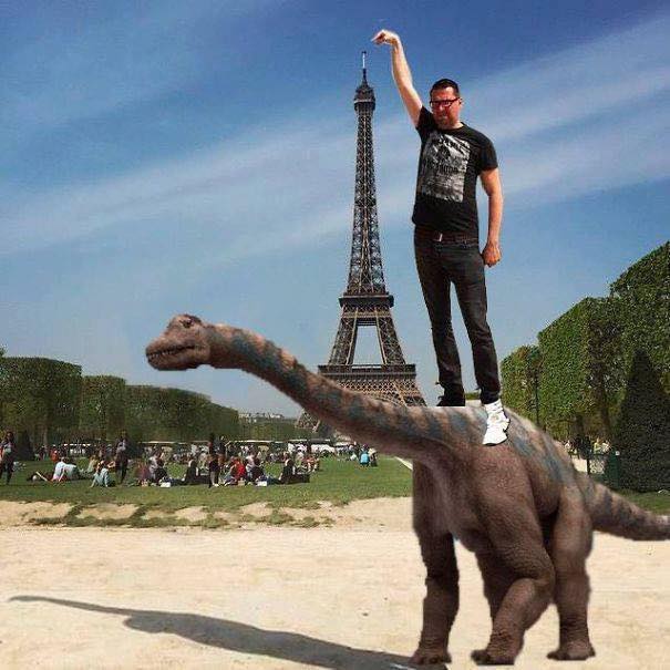 Une photo devient virale et un meme pour toucher la tour Eiffel 10