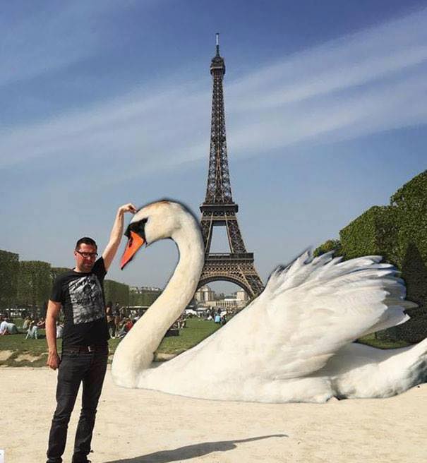 Une photo devient virale et un meme pour toucher la tour Eiffel 11