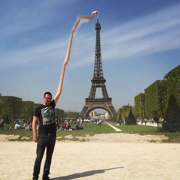 Une photo devient virale et un meme pour toucher la tour Eiffel 14