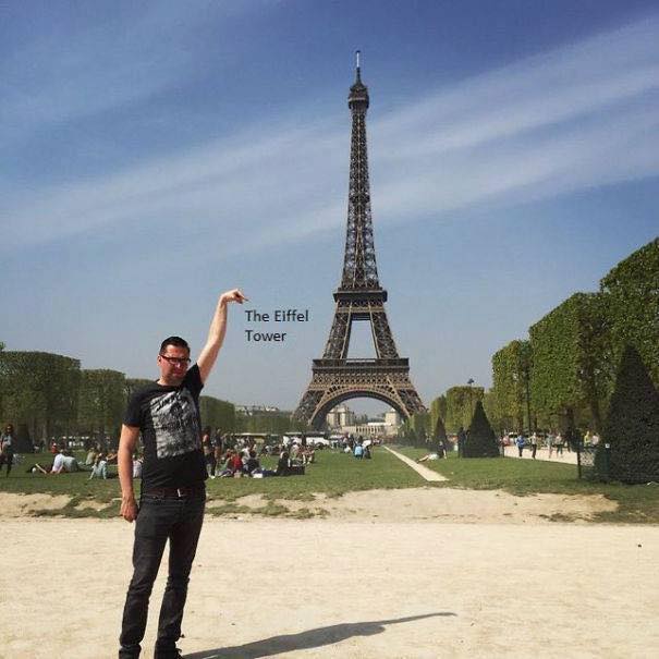 Une photo devient virale et un meme pour toucher la tour Eiffel 4