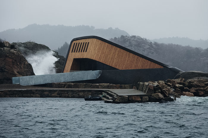 Un restaurant Design atypique et sous l’eau en Norvège