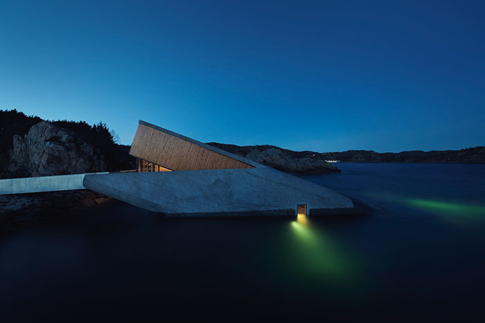 Un restaurant Design atypique et sous l'eau en Norvège 6