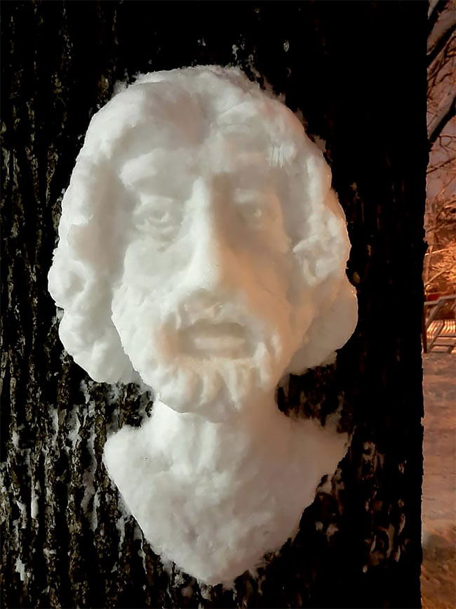 12+ belles sculptures en neige sur des arbres 4