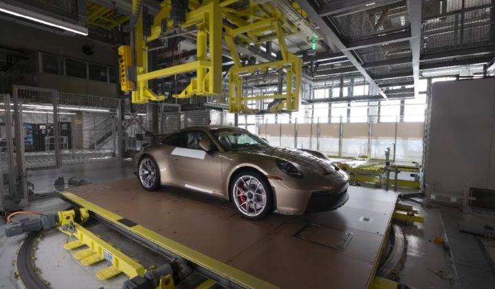 Magnifique time lapse sur la création d'une Porsche 1