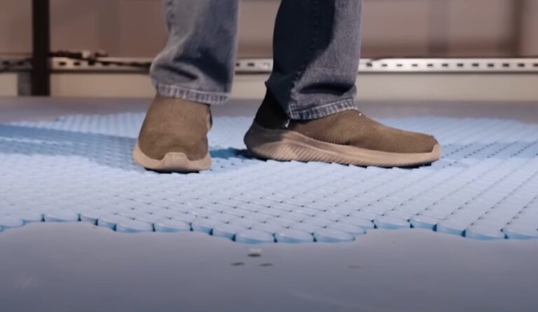 HoloTile Floor : le sol dynamique pour la VR de Disney