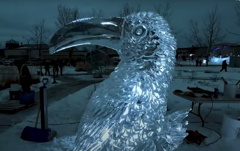 Time-Lapse de sculpture sur glace